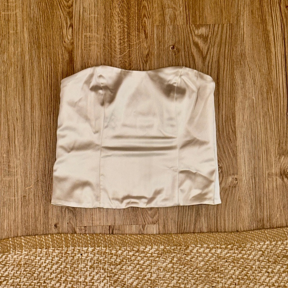 Abercrombie & Fitch Cream Satin Top- Size Medium - Picture 7 of 12